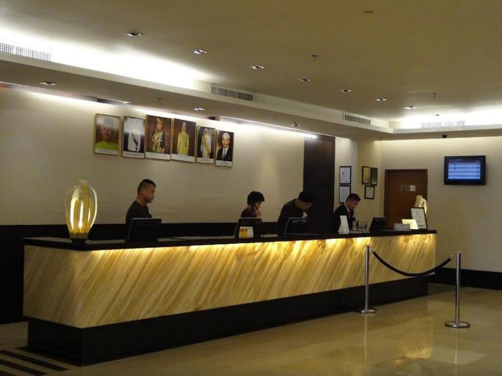 Puteri Wing - Riverside Majestic Hotel Kuching Exterior photo