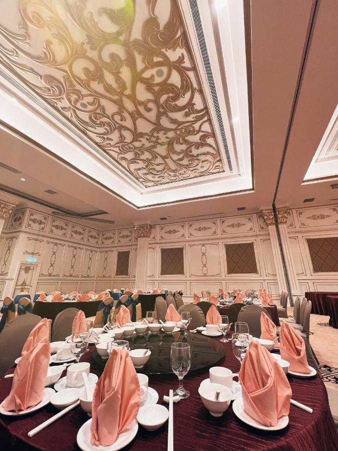 Puteri Wing - Riverside Majestic Hotel Kuching Exterior photo