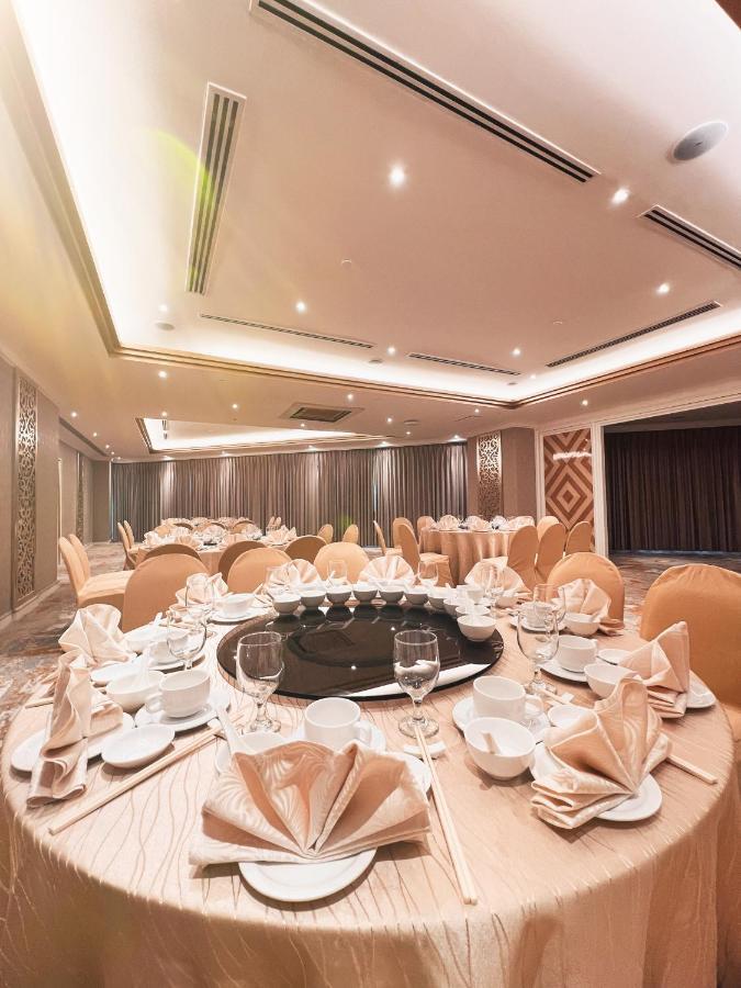 Puteri Wing - Riverside Majestic Hotel Kuching Exterior photo