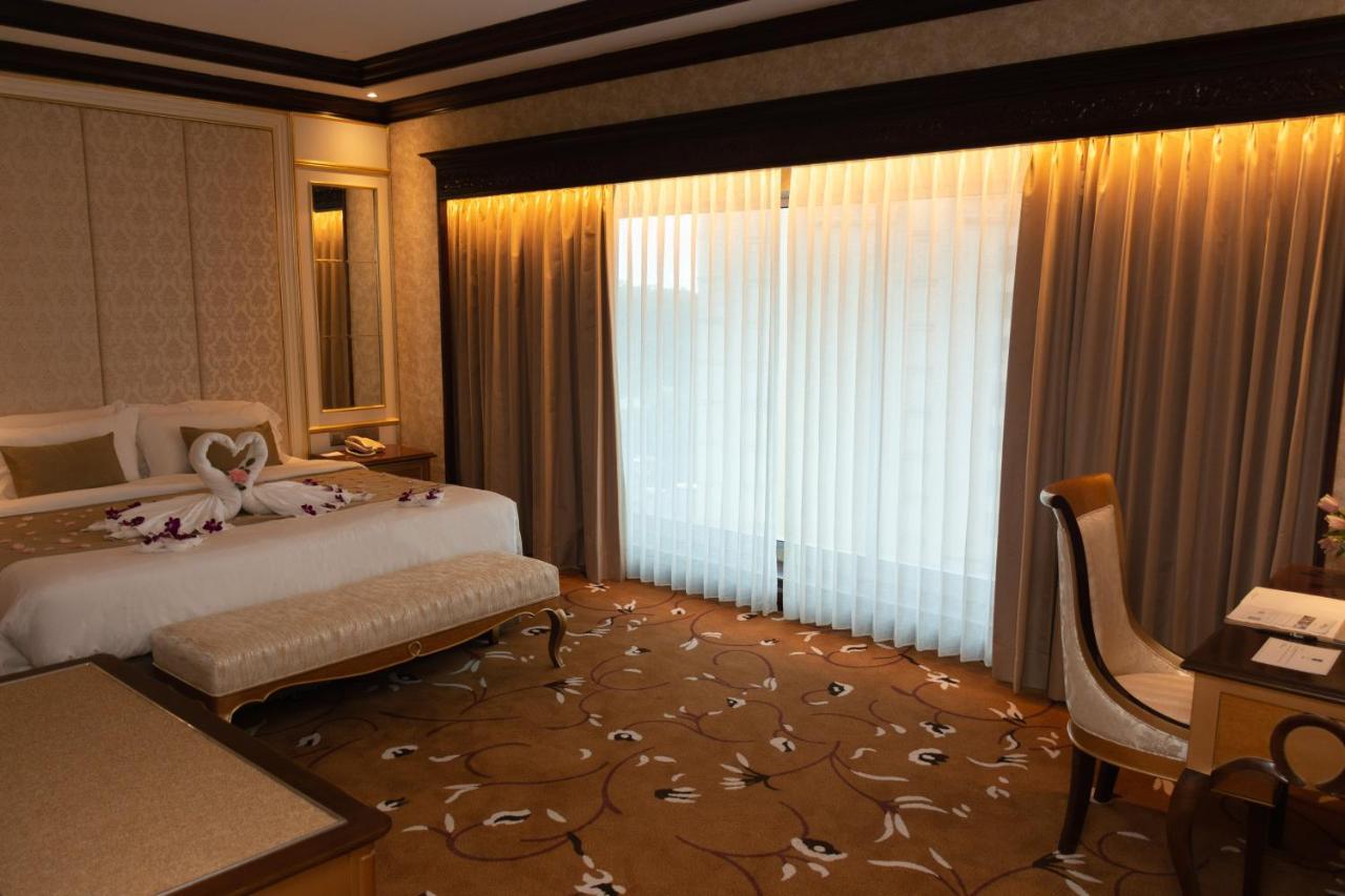 Puteri Wing - Riverside Majestic Hotel Kuching Exterior photo
